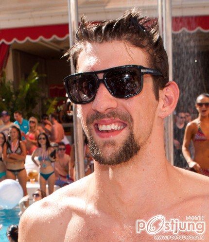 Michael-phelps นักว่ายน้ำซี๊สสสน้ำกระจาย2