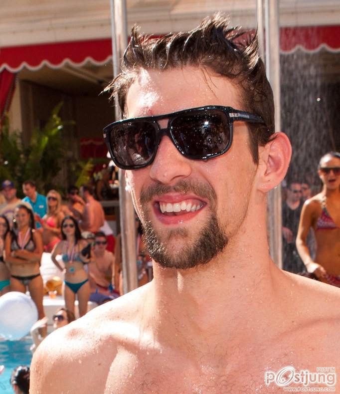 Michael-phelps นักว่ายน้ำซี๊สสสน้ำกระจาย2