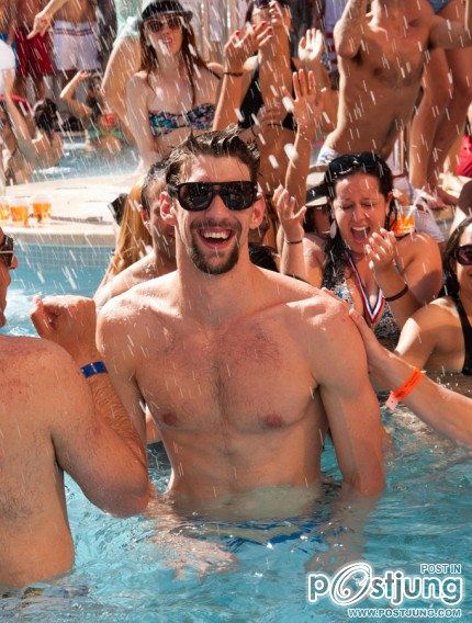 Michael-phelps นักว่ายน้ำซี๊สสสน้ำกระจาย2