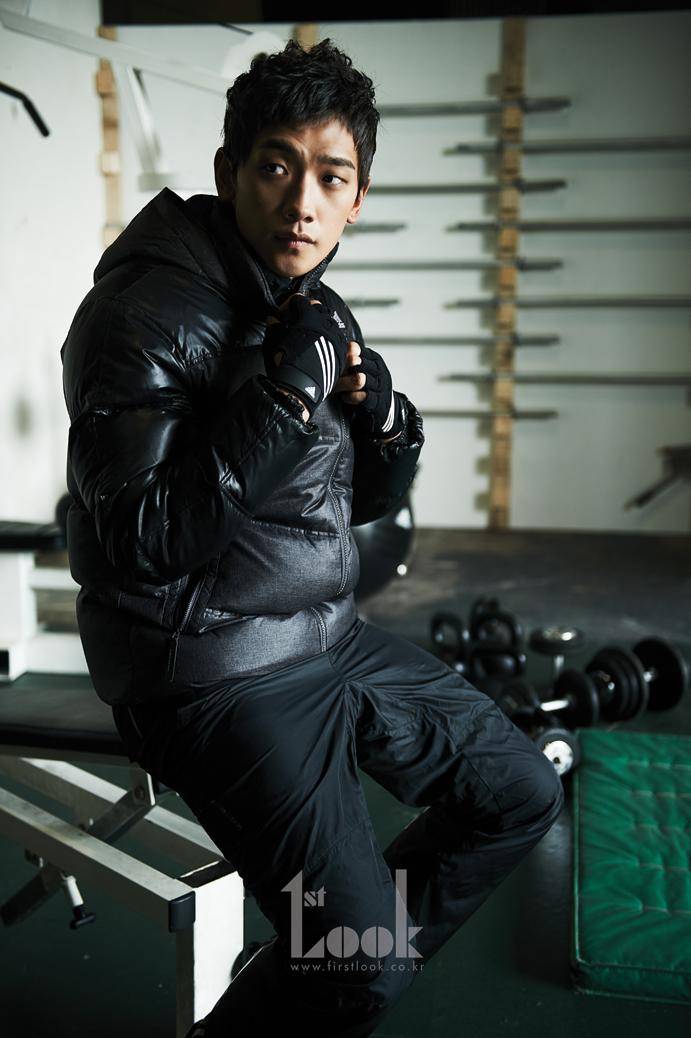 (Rain) เรน เผยภาพแฟชั่นชุดสุดท้ายหลังเข้ากรม ในนิตยสาร '1st LOOK'
