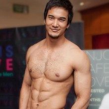 พี่ต๊อป กินๆชอบๆ