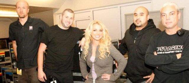 Britney Spears และทีมงานเวทีของเธอ!
