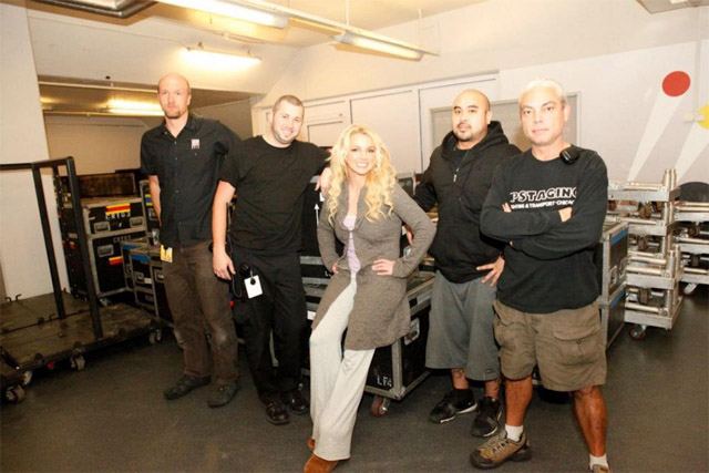 Britney Spears และทีมงานเวทีของเธอ!