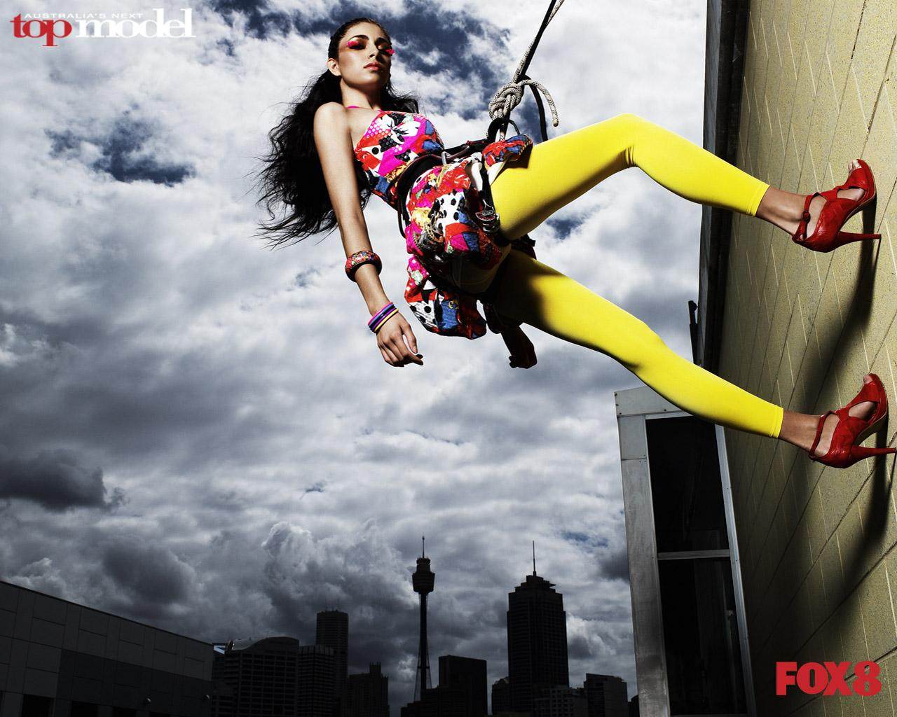 AusNTM โพสท่า โหนสลิง ปีนตึก เริ่ด