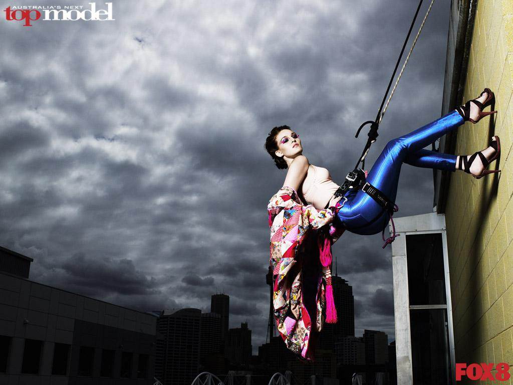 AusNTM โพสท่า โหนสลิง ปีนตึก เริ่ด