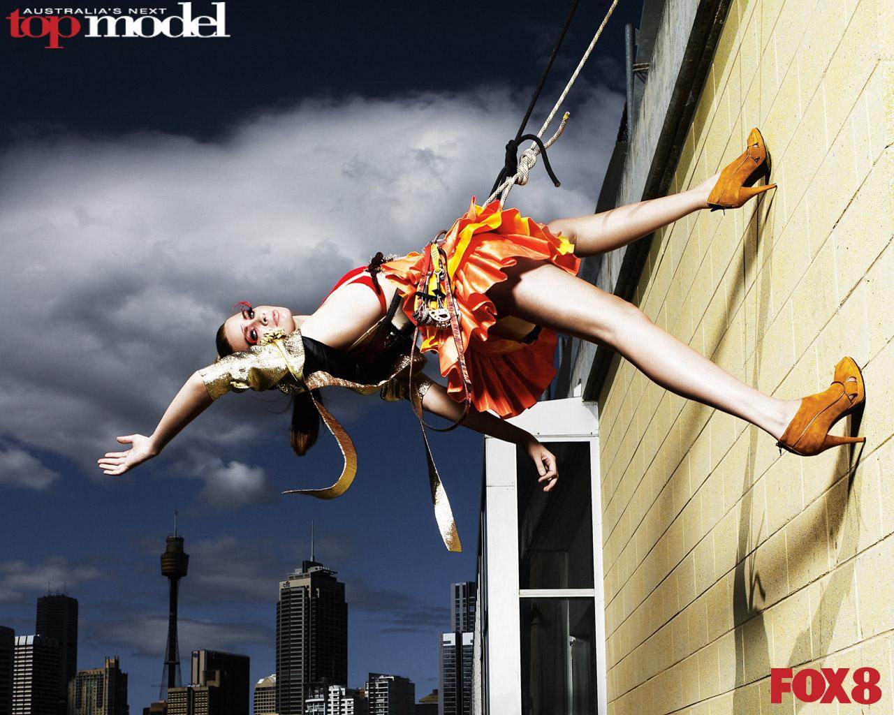 AusNTM โพสท่า โหนสลิง ปีนตึก เริ่ด