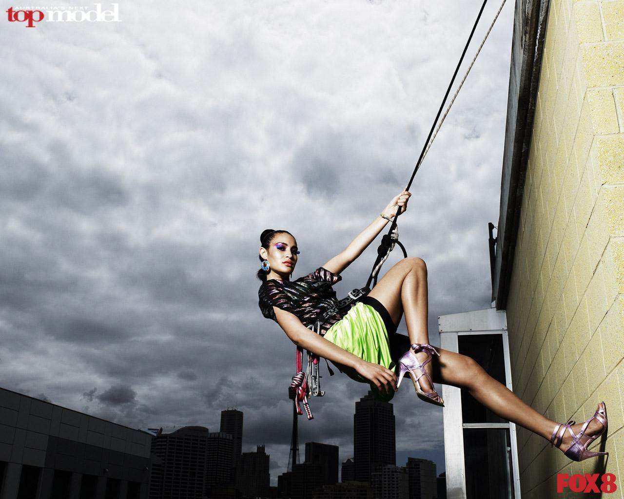 AusNTM โพสท่า โหนสลิง ปีนตึก เริ่ด