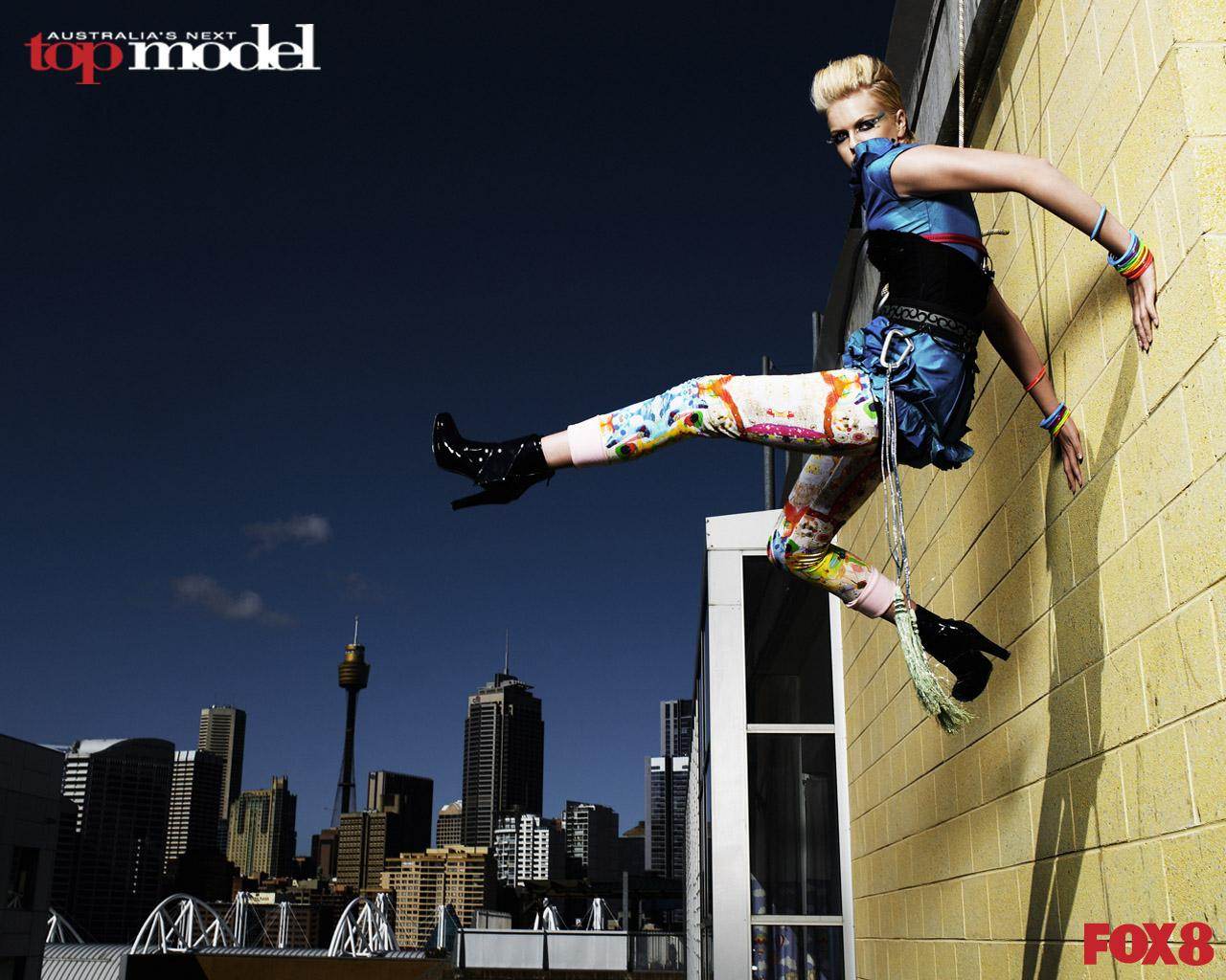 AusNTM โพสท่า โหนสลิง ปีนตึก เริ่ด