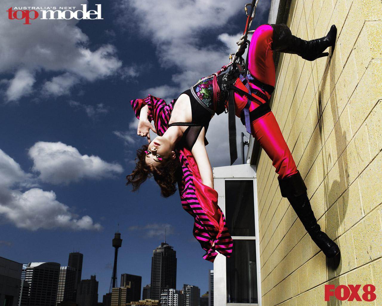 AusNTM โพสท่า โหนสลิง ปีนตึก เริ่ด