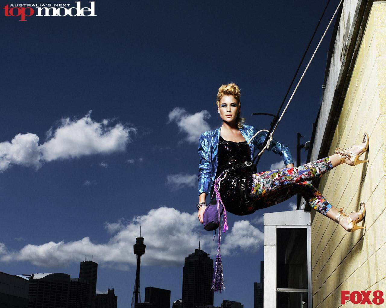 AusNTM โพสท่า โหนสลิง ปีนตึก เริ่ด