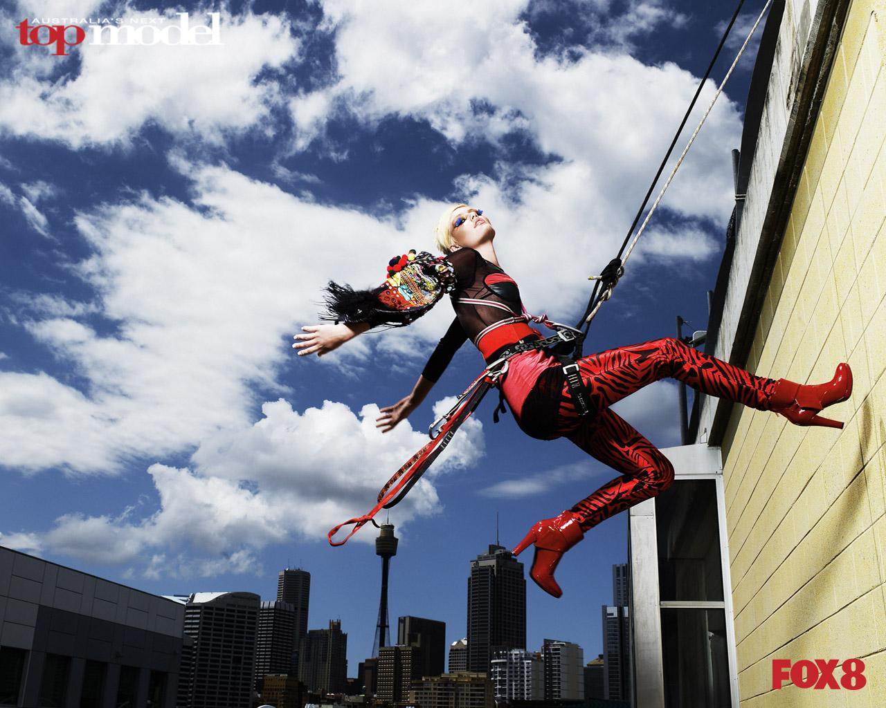 AusNTM โพสท่า โหนสลิง ปีนตึก เริ่ด