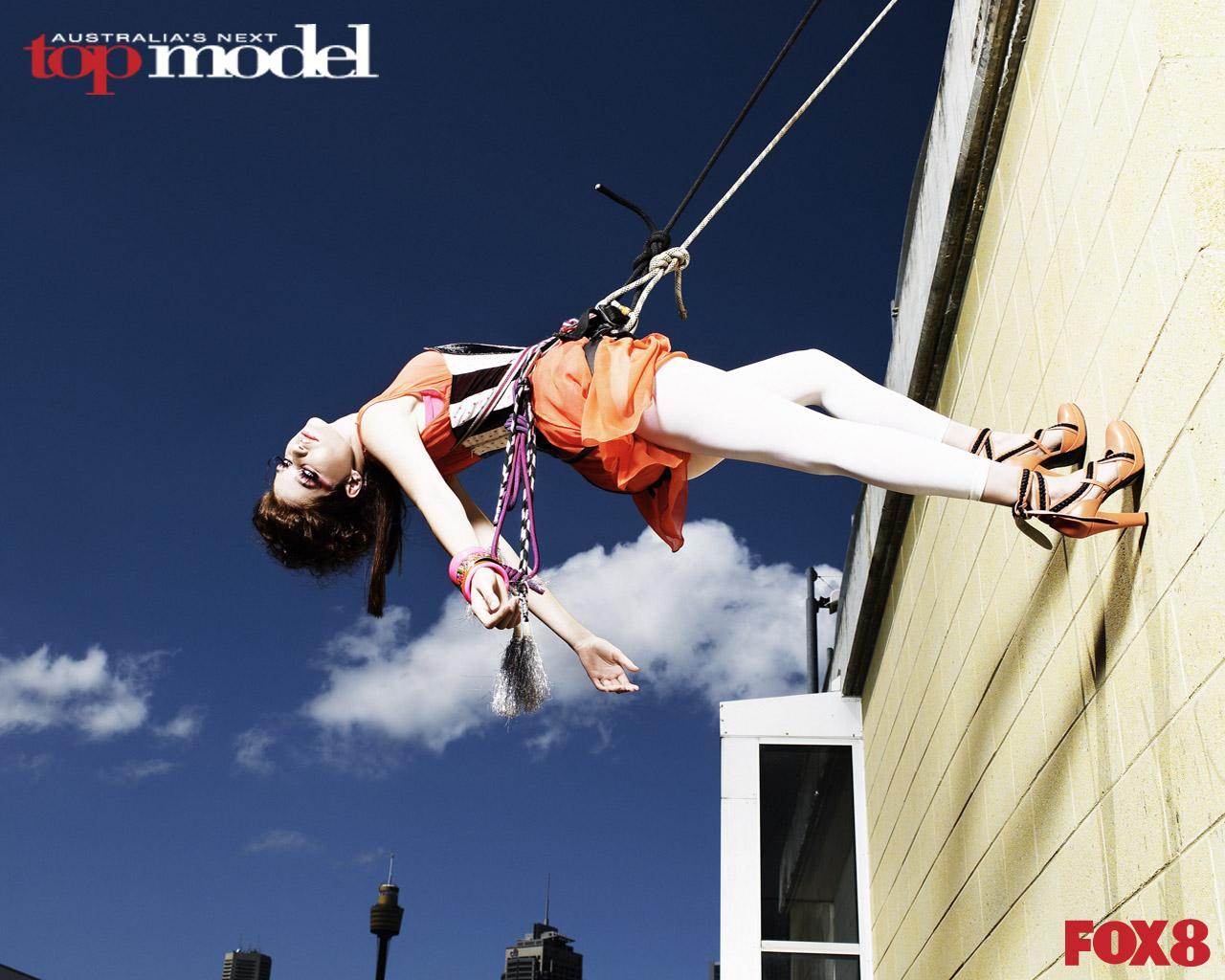 AusNTM โพสท่า โหนสลิง ปีนตึก เริ่ด