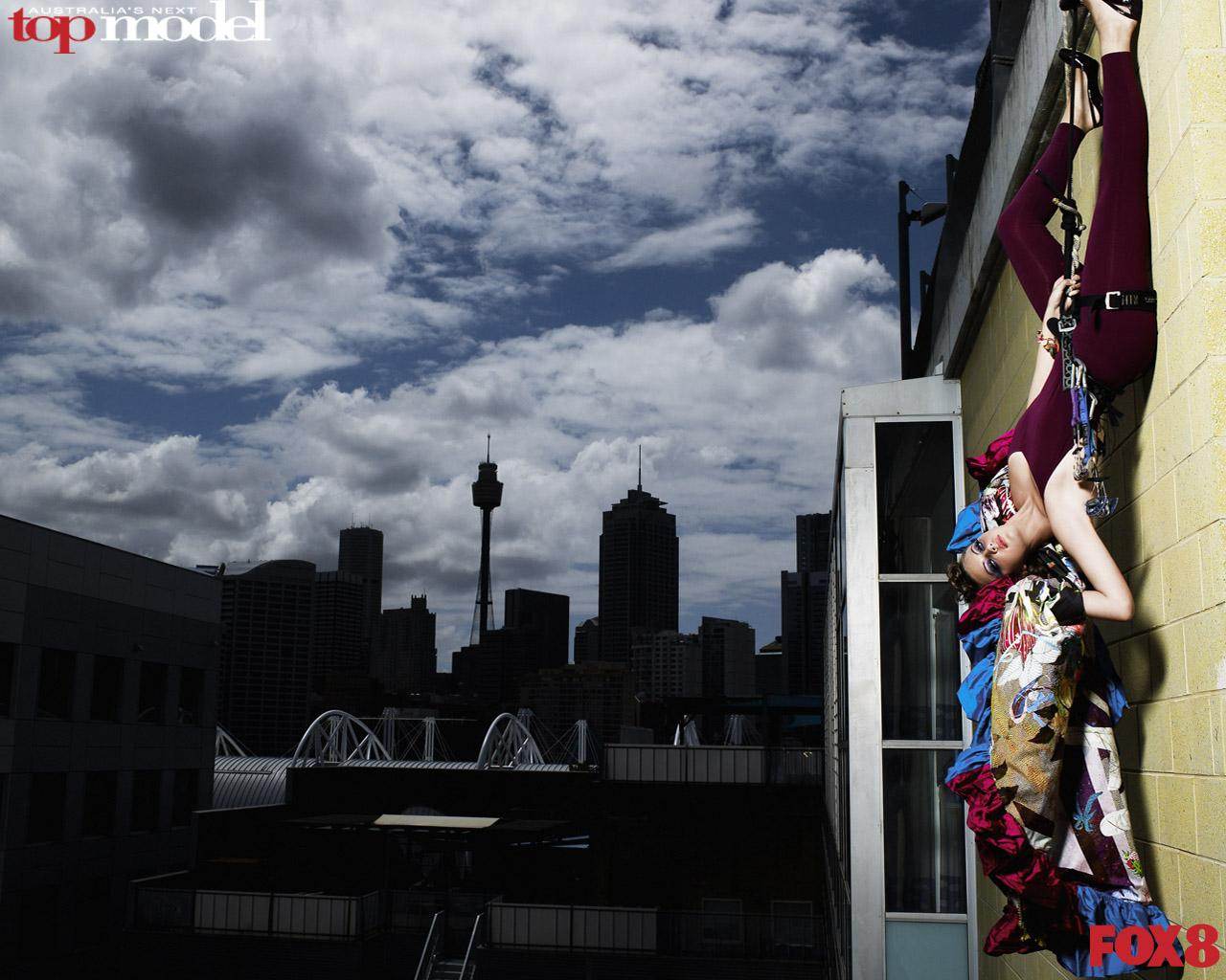 AusNTM โพสท่า โหนสลิง ปีนตึก เริ่ด