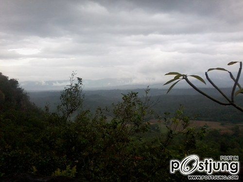 จุดชมวิวดอยธิ เป็นจุดที่นักท่องเที่ยวมักจะตั้งเต้นท์ส่องดุดาวยามค่ำคืน