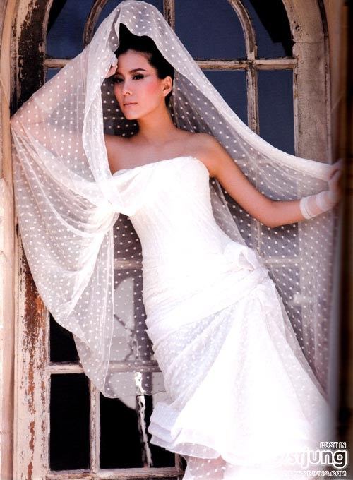 เชอร์รี่ เขมอัปสร จากปกLIPSไม่รู้ว่าเก่ายังแต่เพิ่งเจอมาสวยดีครับ