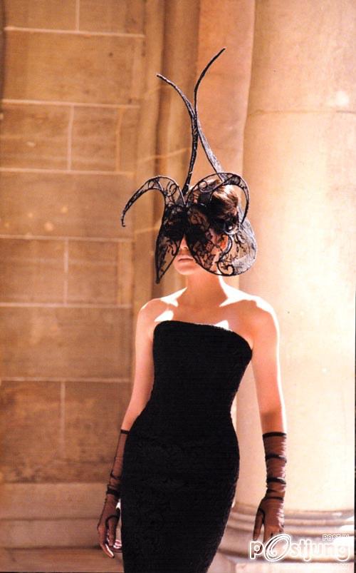 เชอร์รี่ เขมอัปสร จากปกLIPSไม่รู้ว่าเก่ายังแต่เพิ่งเจอมาสวยดีครับ