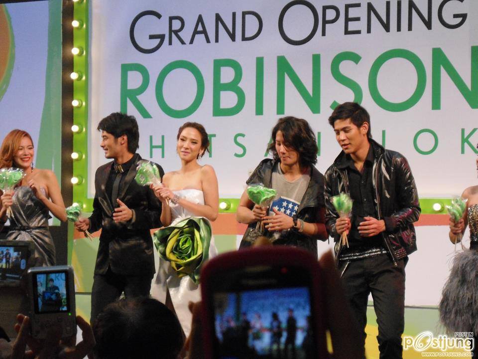 สวยงามไปกับซุปเปอร์สตาร์"อั้ม พัชราภา"ในงาน Central Plaza Phitsanulok!!!!