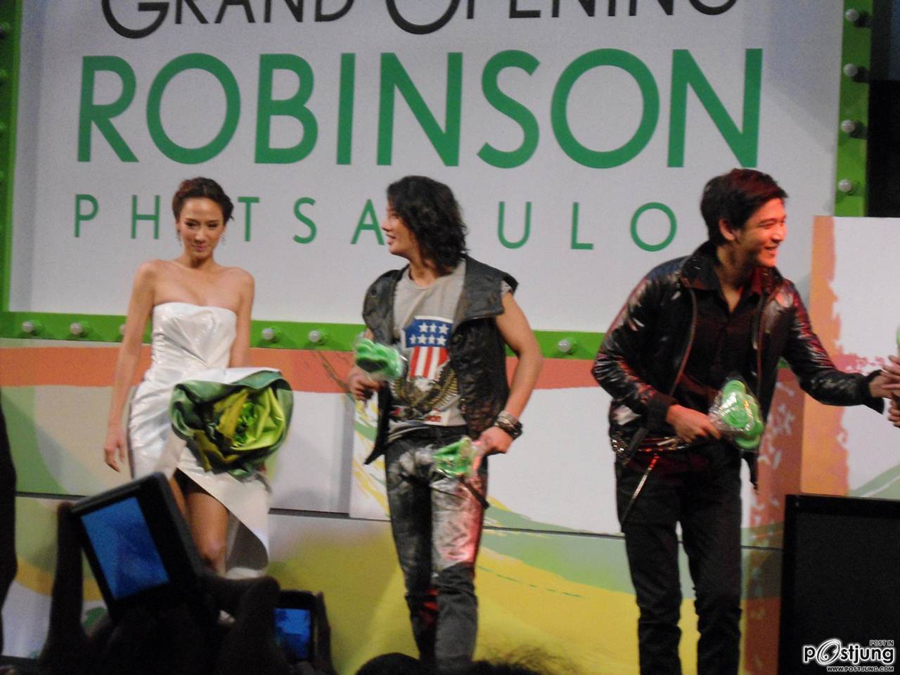 ซุปเปอร์สตาร์ อั้ม บอย พอร์ช เป้ โบวี่ @ROBINSON PHITSANULOK