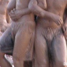 ผู้ชาย...ผลัดกันชม10 ชุดกำลังใจท่วม สู้อุทกภัย2554