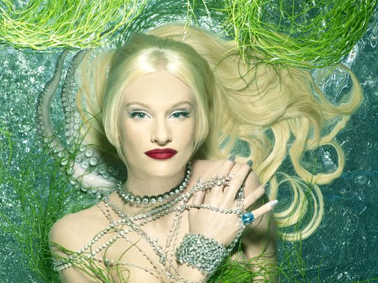 ไฮแฟชั่น บิวตี้ช็อทใต้ผิวน้ำกับ เครื่องเพชร และสัตว์ทะเล