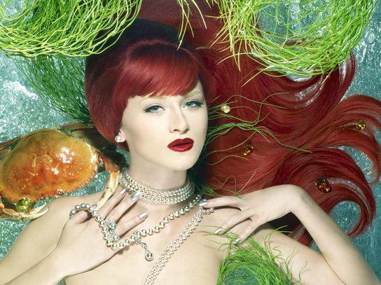 ไฮแฟชั่น บิวตี้ช็อทใต้ผิวน้ำกับ เครื่องเพชร และสัตว์ทะเล