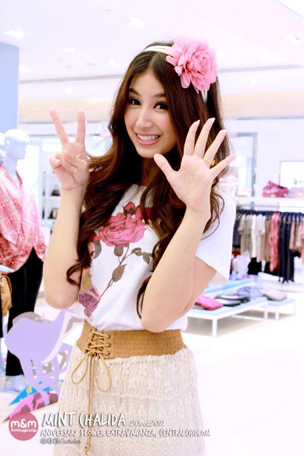 มิ้นต์-ชาลิดา งาน Central Aniversary Flower Extravaganza 2011