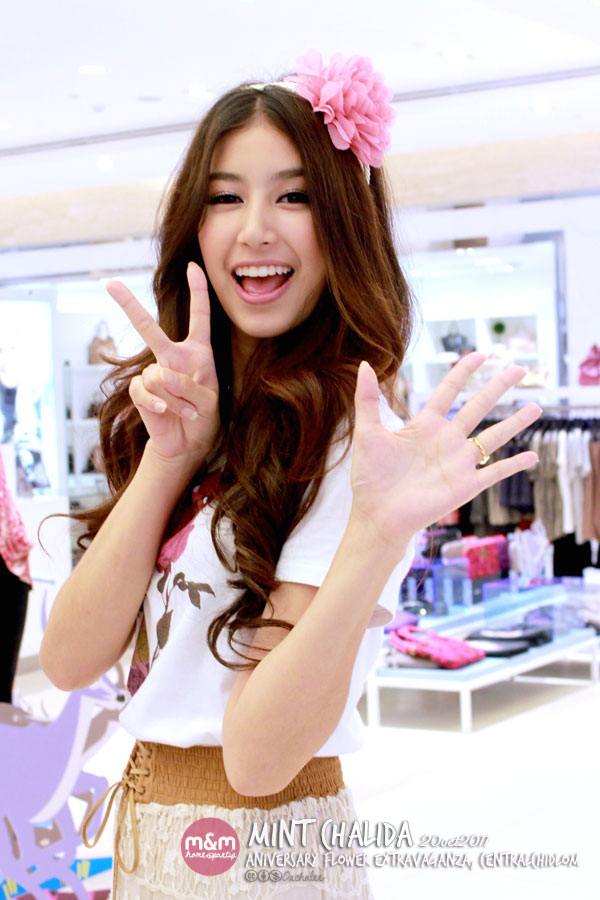 มิ้นต์-ชาลิดา งาน Central Aniversary Flower Extravaganza 2011