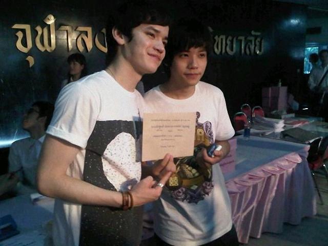 [AF8] เต๋า & คชา อาสาแพ็คของและรับบริจาคเงินช่วยเหลือผู้ประสบภัยน้ำท่วม