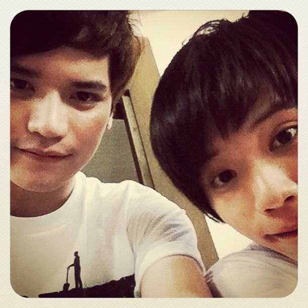 [AF8] เต๋า & คชา อาสาแพ็คของและรับบริจาคเงินช่วยเหลือผู้ประสบภัยน้ำท่วม