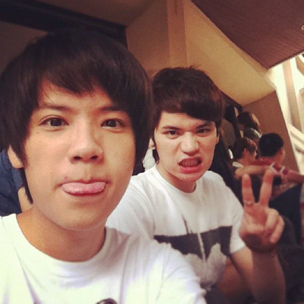 [AF8] เต๋า & คชา อาสาแพ็คของและรับบริจาคเงินช่วยเหลือผู้ประสบภัยน้ำท่วม