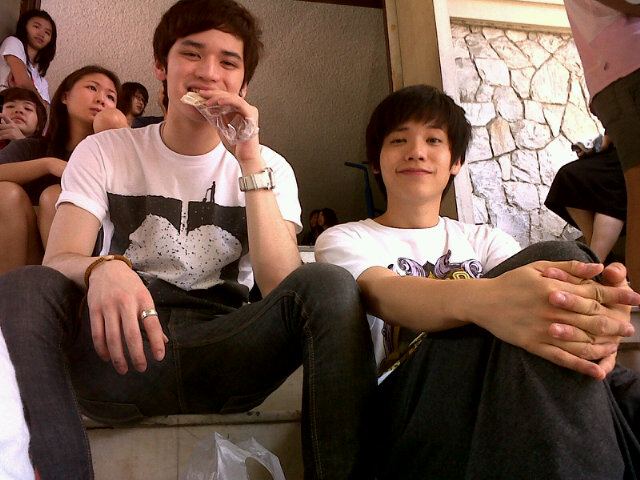 [AF8] เต๋า & คชา อาสาแพ็คของและรับบริจาคเงินช่วยเหลือผู้ประสบภัยน้ำท่วม