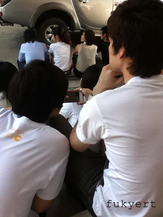 [AF8] เต๋า & คชา อาสาแพ็คของและรับบริจาคเงินช่วยเหลือผู้ประสบภัยน้ำท่วม