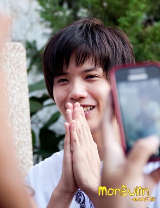 [AF8] เต๋า & คชา อาสาแพ็คของและรับบริจาคเงินช่วยเหลือผู้ประสบภัยน้ำท่วม