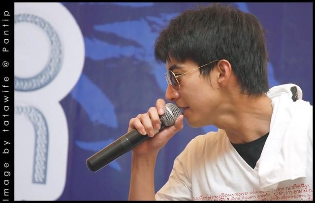 โตโน่ & ริท งานขายเสื้อช่วยเหลือผู้ประสบภัยน้ำท่วม @เซ็นทรัลลาดพร้าว