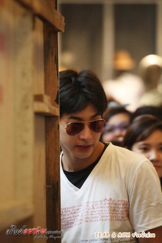 โตโน่ & ริท งานขายเสื้อช่วยเหลือผู้ประสบภัยน้ำท่วม @เซ็นทรัลลาดพร้าว