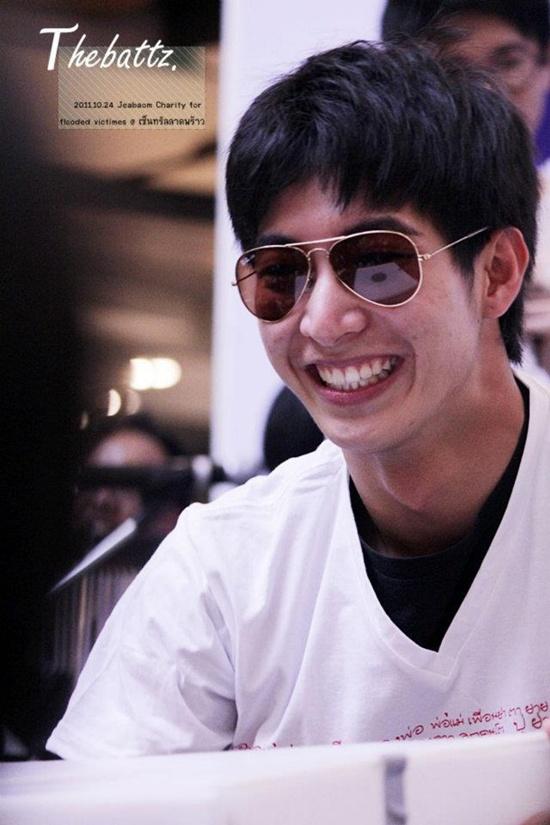 โตโน่ & ริท งานขายเสื้อช่วยเหลือผู้ประสบภัยน้ำท่วม @เซ็นทรัลลาดพร้าว