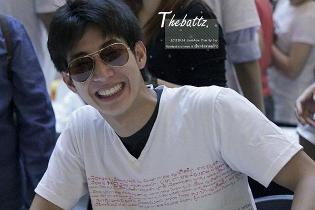 โตโน่ & ริท งานขายเสื้อช่วยเหลือผู้ประสบภัยน้ำท่วม @เซ็นทรัลลาดพร้าว
