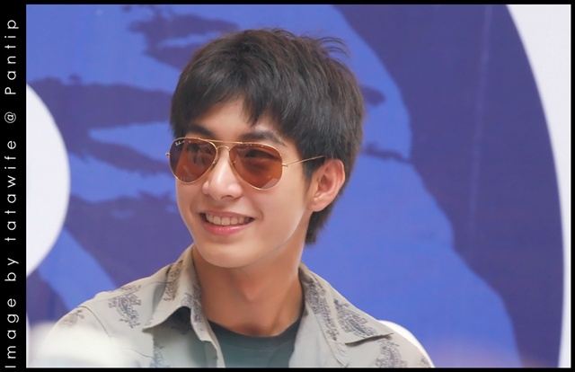 โตโน่ & ริท งานขายเสื้อช่วยเหลือผู้ประสบภัยน้ำท่วม @เซ็นทรัลลาดพร้าว