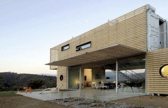 Recycled Eco House by Chilean Architects: wood pallets + shipping container