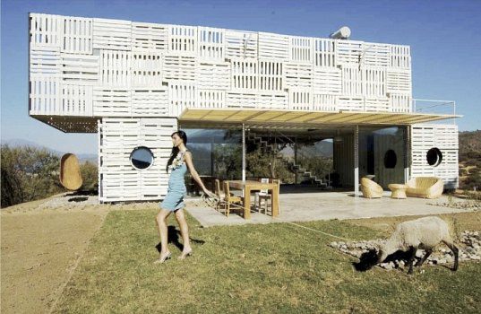 Recycled Eco House by Chilean Architects: wood pallets + shipping container