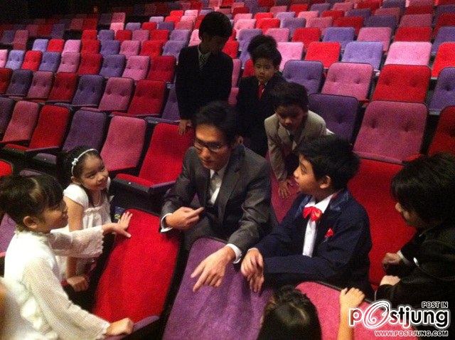 บอย ถกลเกียรติ ระดมดาราเอ็กแซ็กท์ถ่ายทอดเพลง "ในหลวงของแผ่นดิน"