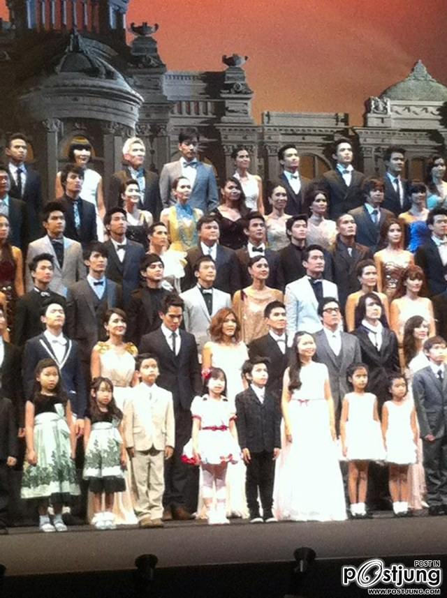 บอย ถกลเกียรติ ระดมดาราเอ็กแซ็กท์ถ่ายทอดเพลง "ในหลวงของแผ่นดิน"