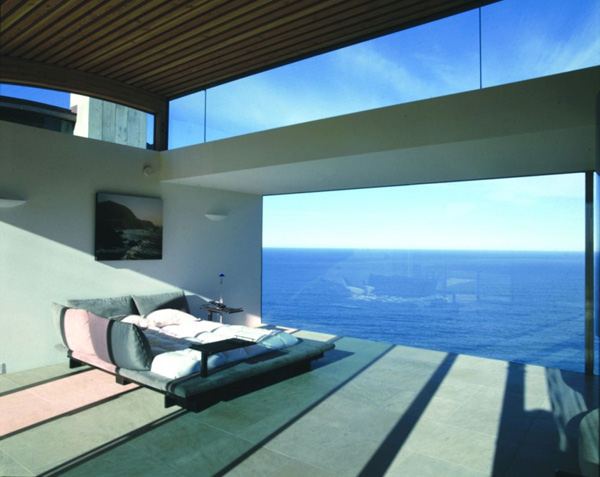 Glass House Architecture in Sunny California