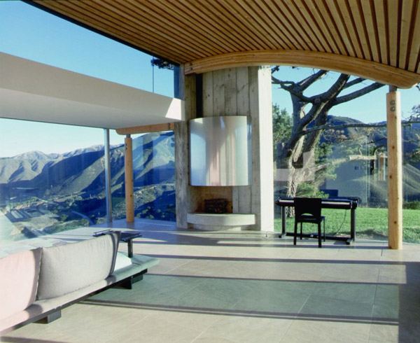 Glass House Architecture in Sunny California