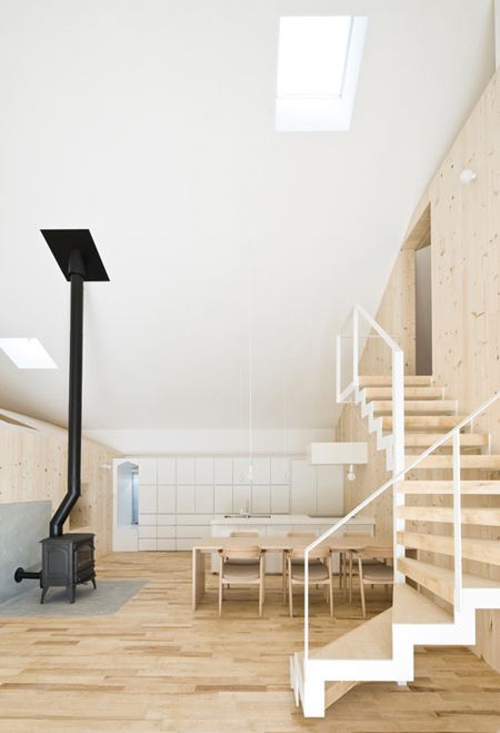 ชอบชอบชอบWooden Structure House: hang out on the roof ... inside the house