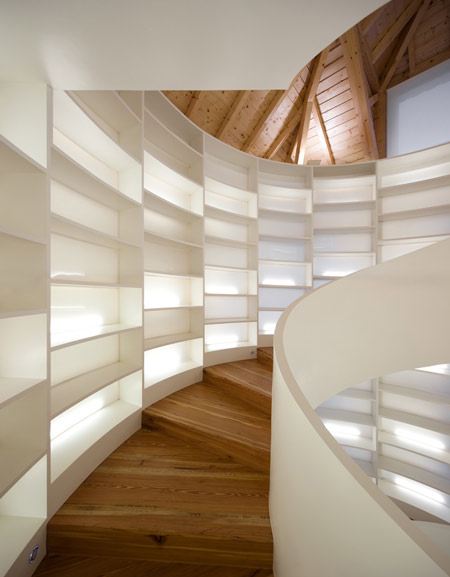 โว้วว บันไดวนModern Loft Living in Australia - oriented strand board charm!