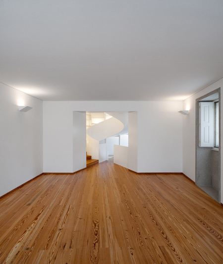 โว้วว บันไดวนModern Loft Living in Australia - oriented strand board charm!