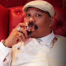 ตอนนี้ พี่โหน่ง กำลังป่วยค่ะเลยไม่ได้มาถ่ายรายการชิงร้อย(ขอให้หายไวๆน่ะค่ะ)