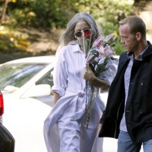 Lady Gaga ไปเยี่ยมหาเพื่อนที่ป่วยที่โรงพยาบาล