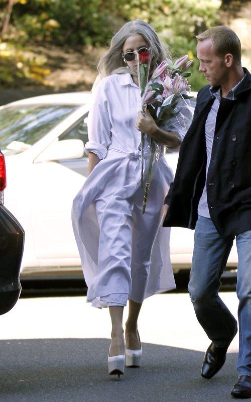 Lady Gaga ไปเยี่ยมหาเพื่อนที่ป่วยที่โรงพยาบาล